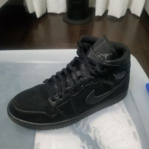 Jordan 1 triple black